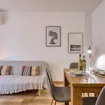 Modern And Centrally Located Large One Bedroom Kbon1-1