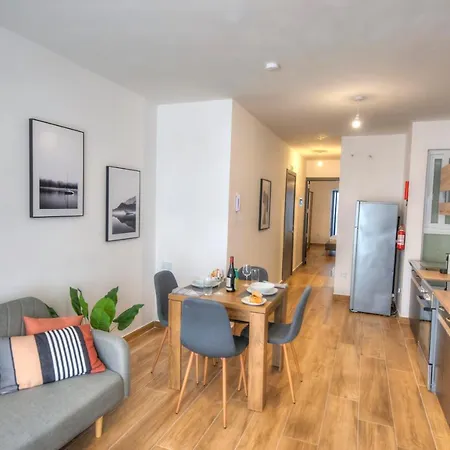 Modern And Centrally Located Large One Bedroom Kbon1-1 Apartment Pieta