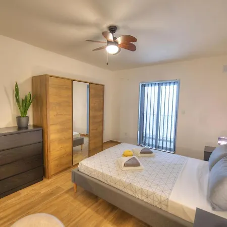 Modern And Centrally Located Large One Bedroom Kbon1-1 * Pietà