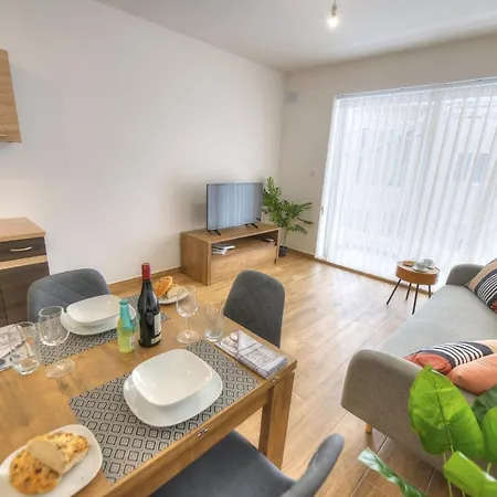 Modern And Centrally Located Large One Bedroom Kbon1-1 Apartamento Pietà