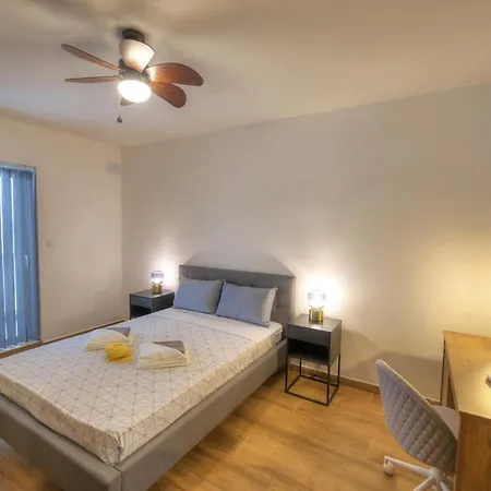 Apartamento Modern And Centrally Located Large One Bedroom Kbon1-1