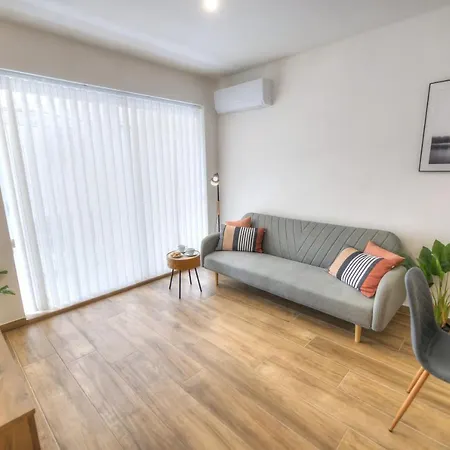 Modern And Centrally Located Large One Bedroom Kbon1-1 * Pieta