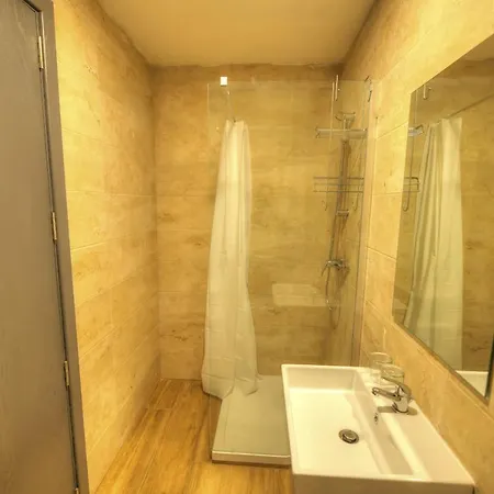 Modern And Centrally Located Large One Bedroom Kbon1-1 Apartamento