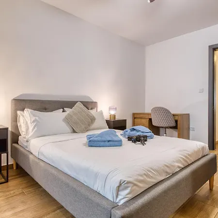 Modern And Centrally Located Large One Bedroom Kbon1-1 * Pieta