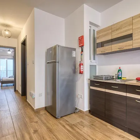 Modern And Centrally Located Large One Bedroom Kbon1-1 Apartment Pieta
