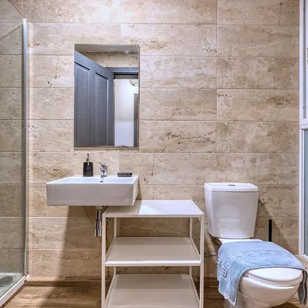 Modern And Centrally Located Large One Bedroom Kbon1-1