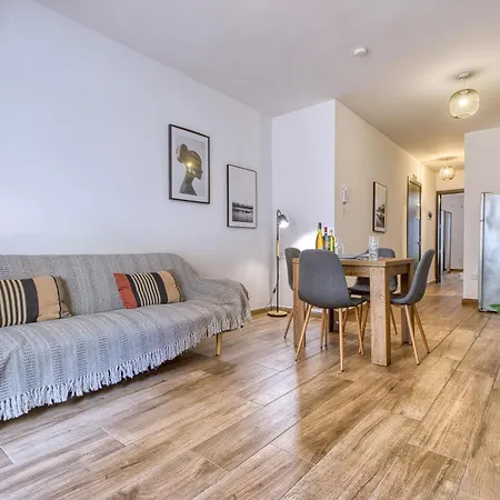 Lejlighed Modern And Centrally Located Large One Bedroom Kbon1-1 Pietà