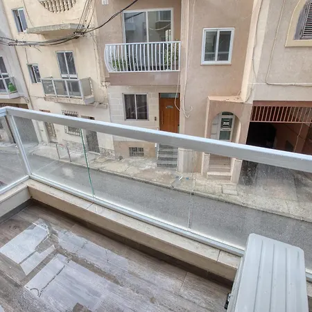 Modern And Centrally Located Large One Bedroom Kbon1-1 Apartment *