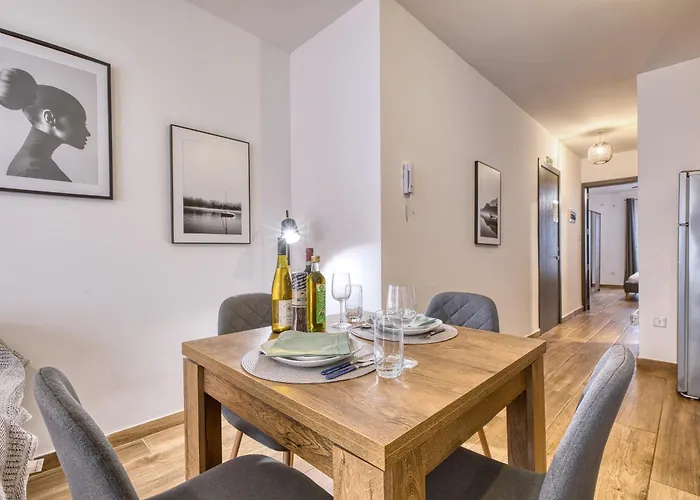 Modern And Centrally Located Large One Bedroom Kbon1-1 公寓 *