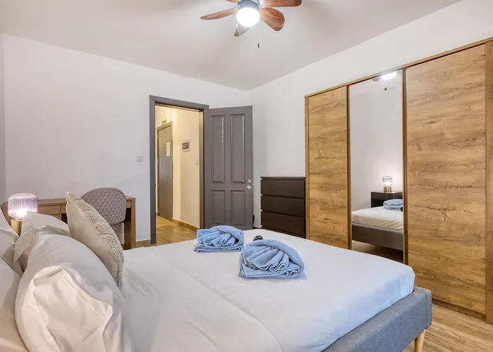 Modern And Centrally Located Large One Bedroom Kbon1-1 公寓