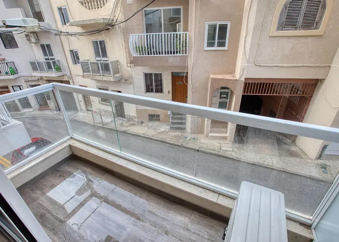 Modern And Centrally Located Large One Bedroom Kbon1-1 Apartment *